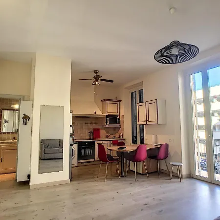2 Bedrooms Center Apartamento *