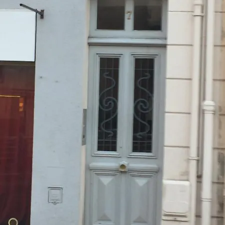 2 Bedrooms Center