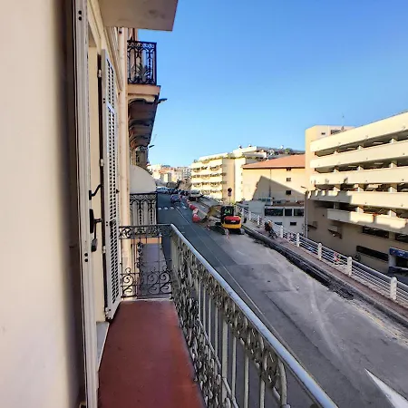 2 Bedrooms Center Apartamento