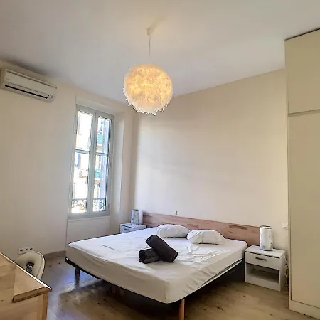 2 Bedrooms Center